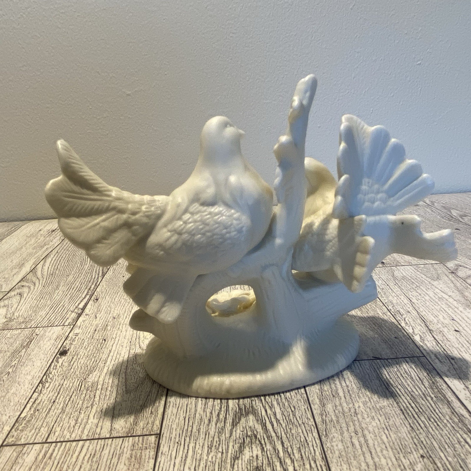 Vintage Ivory PORCELAIN BISQUE Pair of Doves 6”c5” Unbranded EUC Love Birds