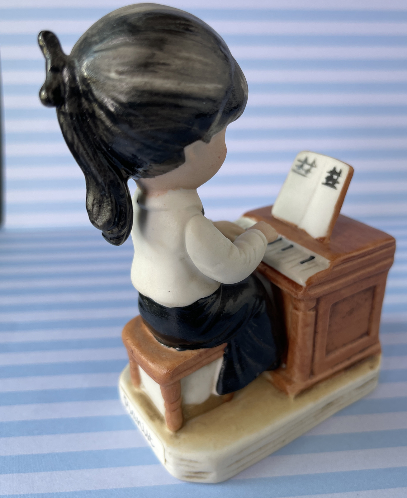 Vintage 1977 “Fran Mar Moppets” PIANIST Gorham – Girl Figurine Playing Piano