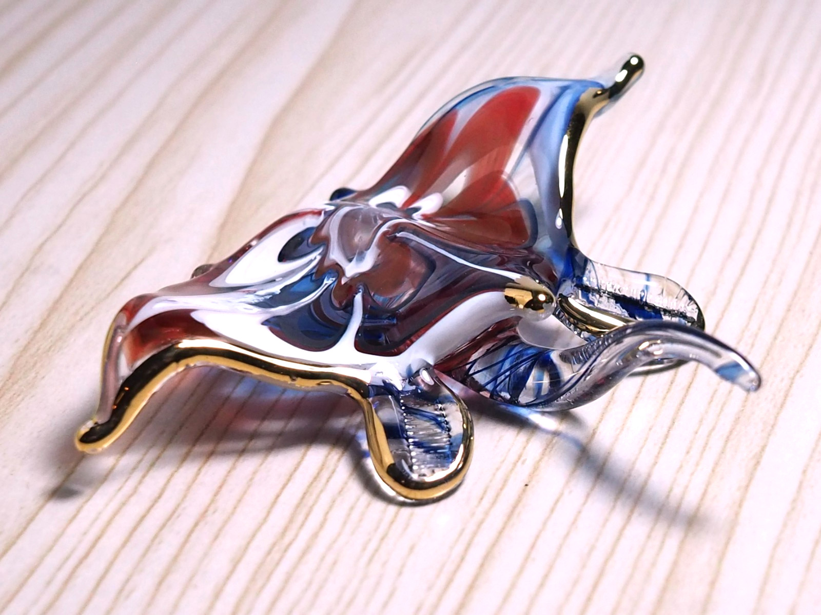 Blue Maroon Stingray figurine hand blown glass gold trim 3.25 in Gift aquarium