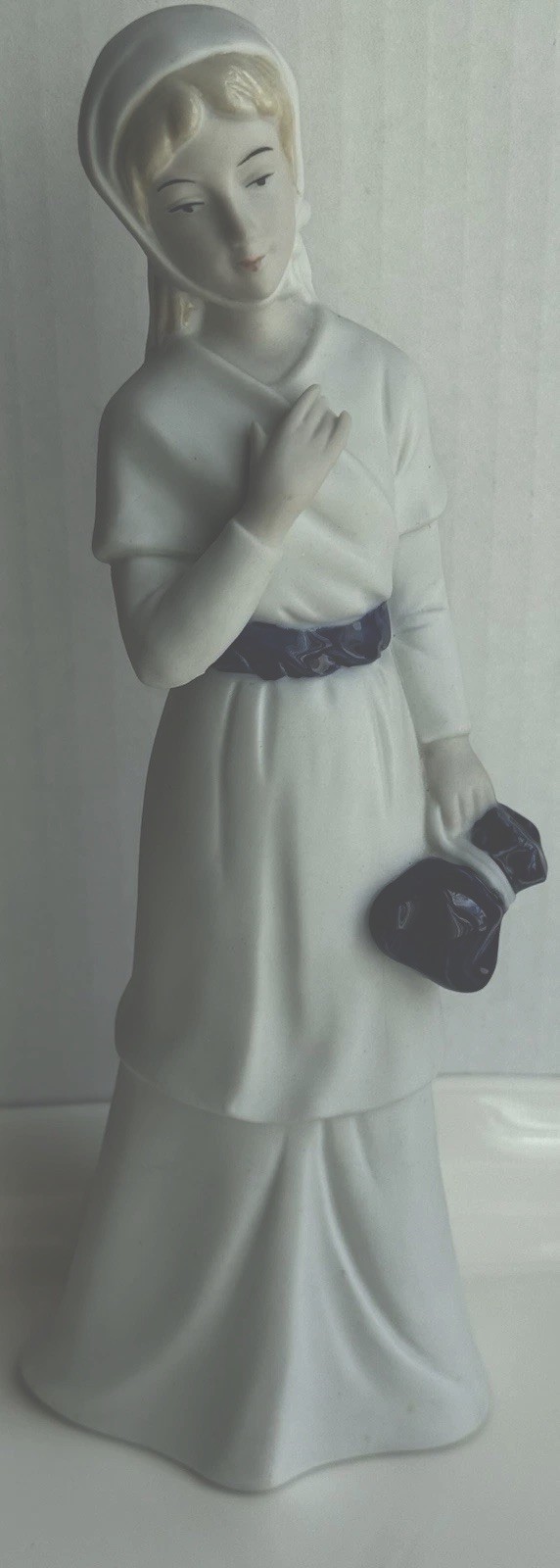 Vintage Spanish Porcelain Figurine Lady with Scarf & Bag 9.5″ Matte/Gloss Finish