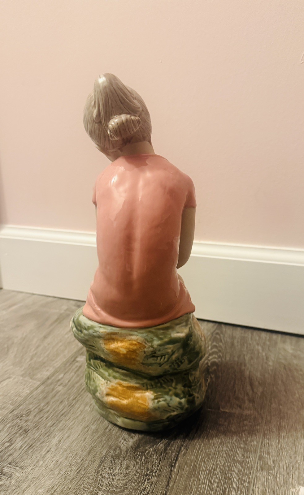 Lladro Large MINT Daisa Pensive Girl Sitting on Rock w Rose Retired Spain