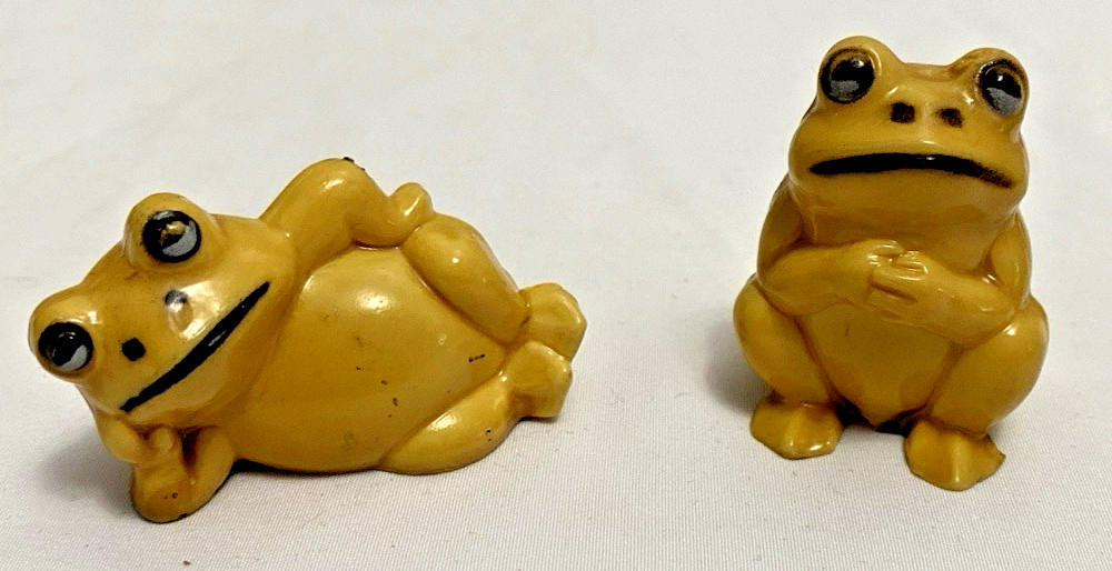 Vintage Plastic Golden Yellow Frogs Made In Hong Kong One Sitting & One Laying