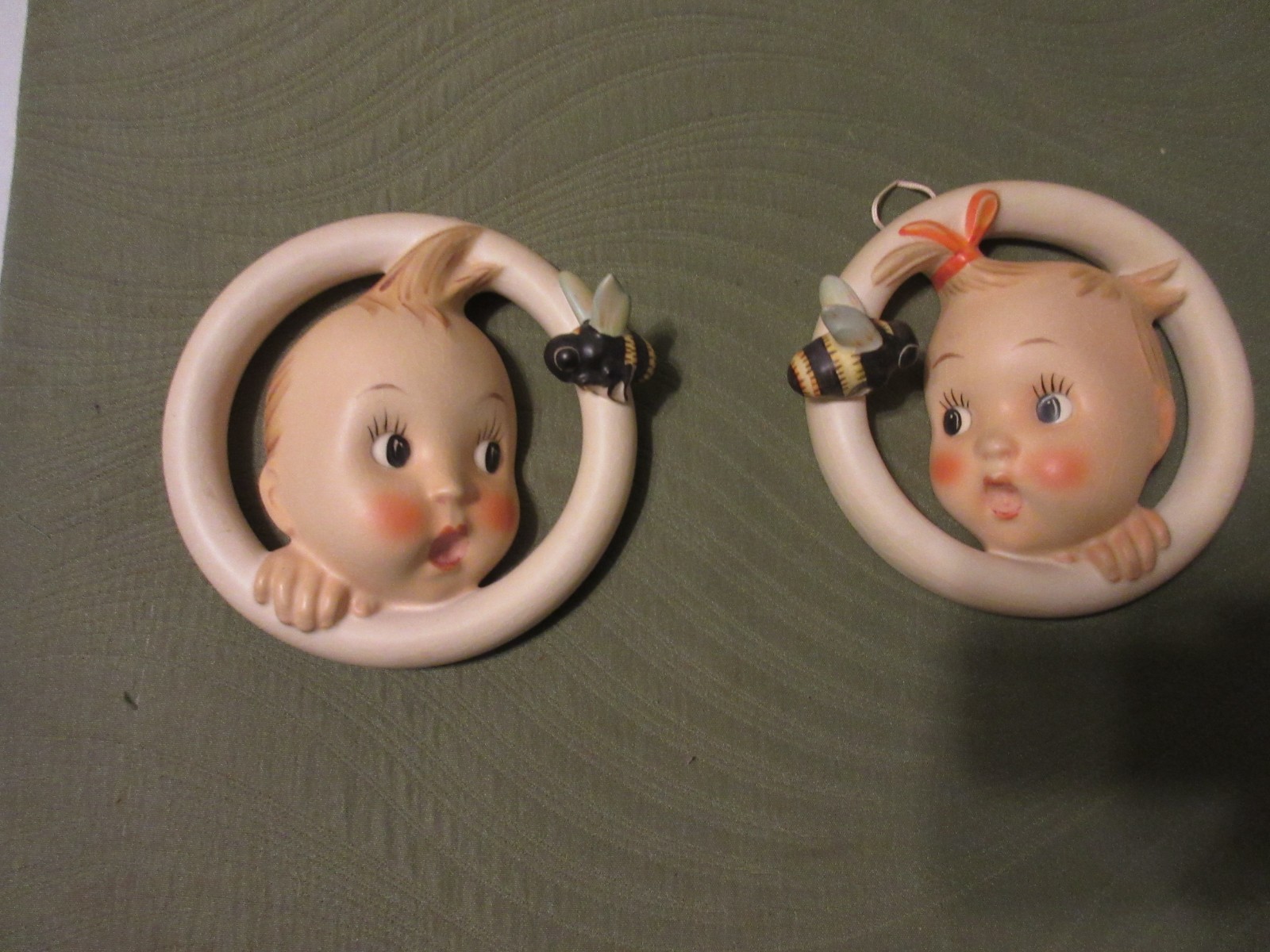 Vintage Set of 2 HUMMEL “Ba-Bee” Boy & Girl Rings 30/0A & 30/0B 5” Wall Plaques