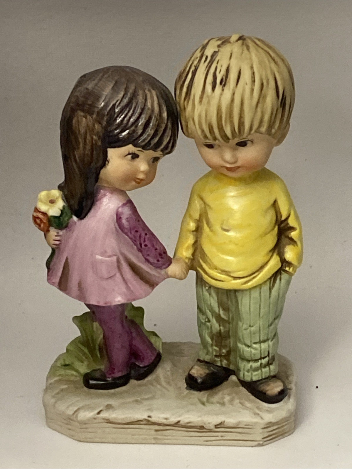 1971 Fran Mar Moppets Figurine Boy & Girl Holding Hands. V80
