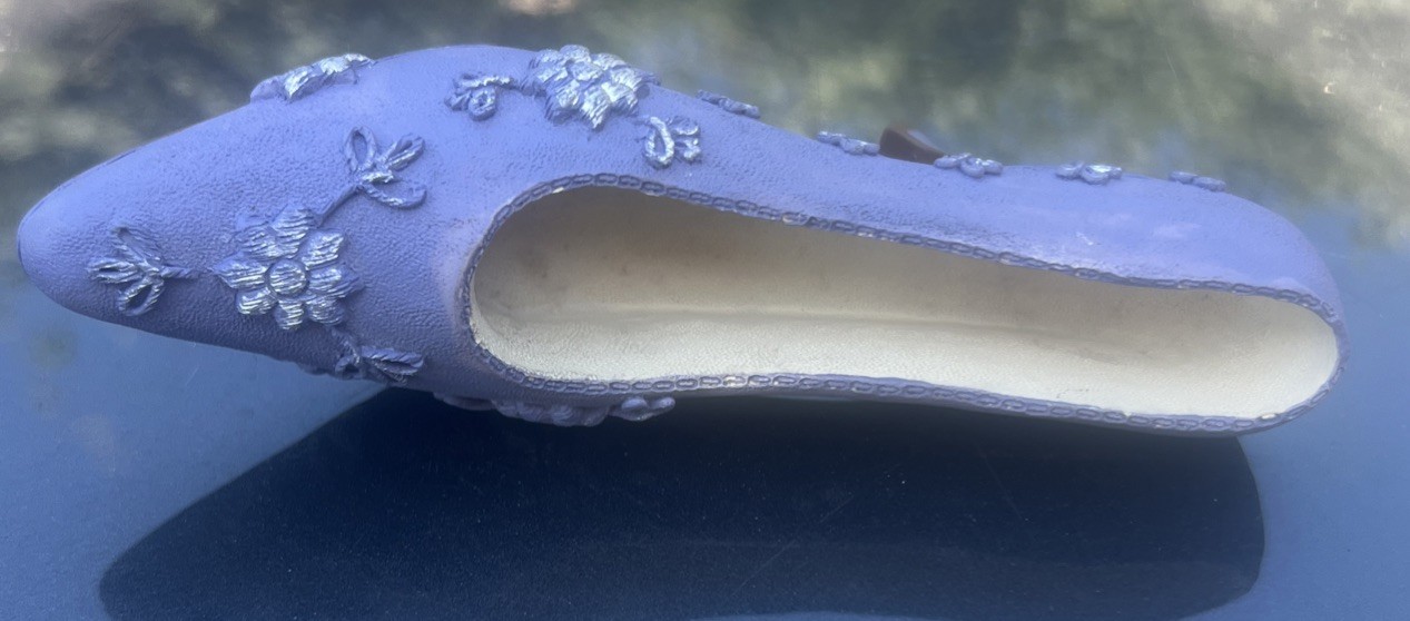 1999 Kingsbridge My Treasure Victorian High Heel Resin Shoe Miniature Decoration
