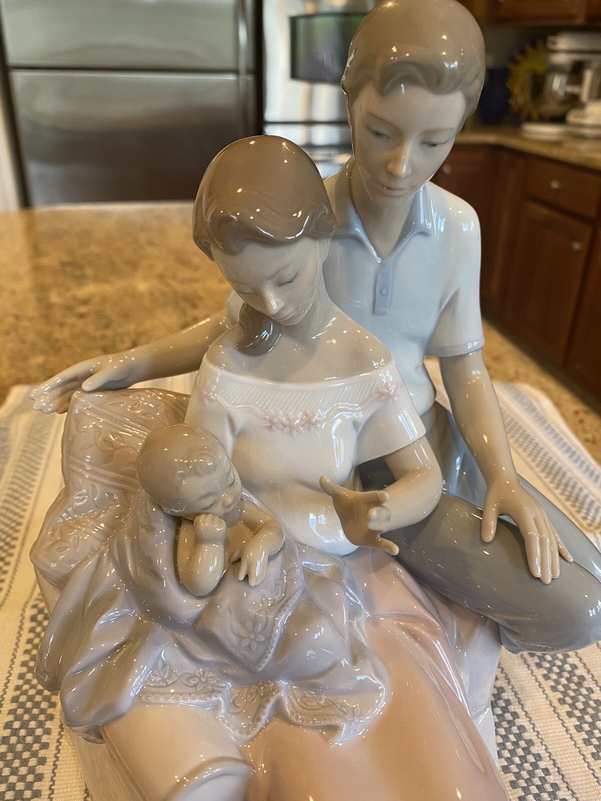 Lladro 6986 A Circle Of Love – Mint Condition