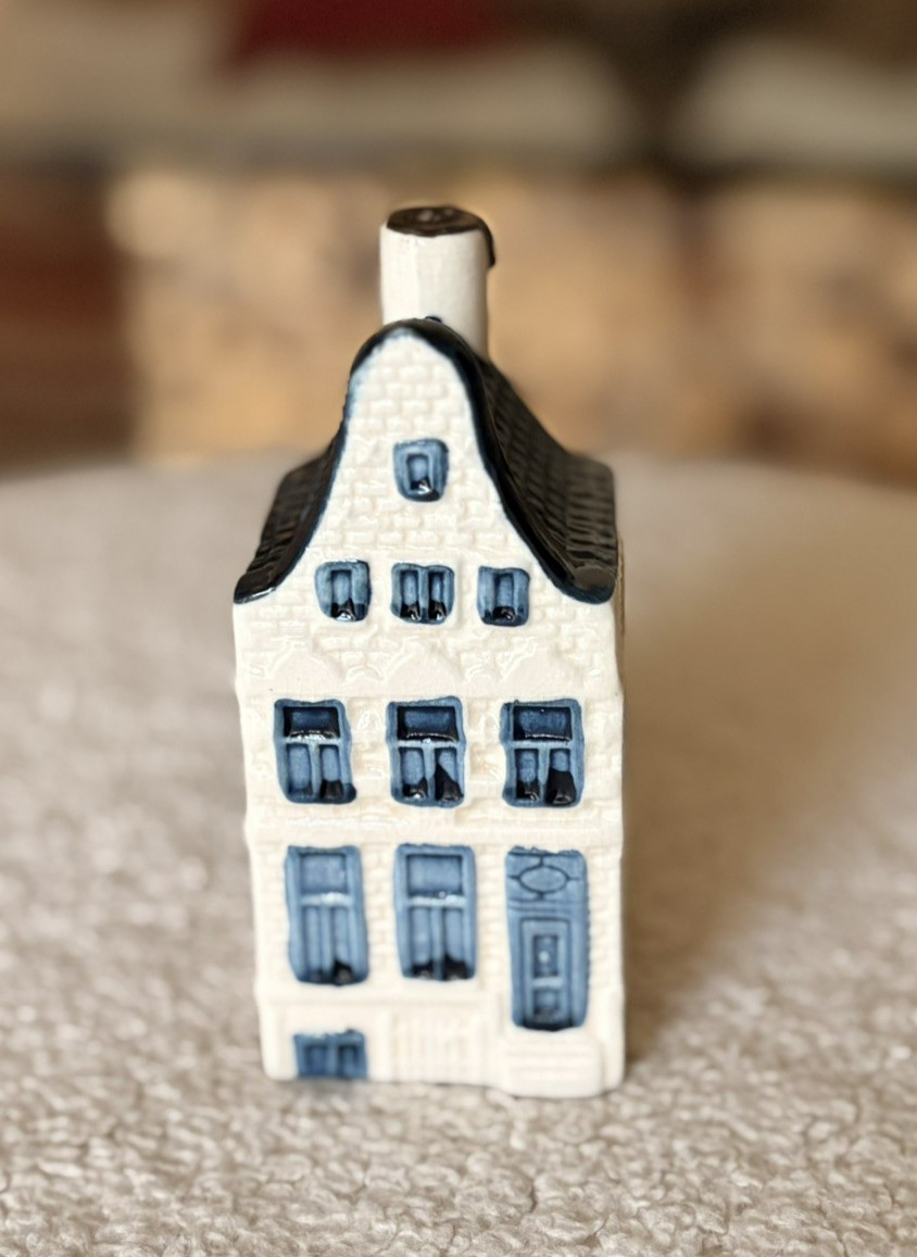 RARE FIND – KLM Airlines Blue Delft House #40 RYNBENDE Distillery Early edition