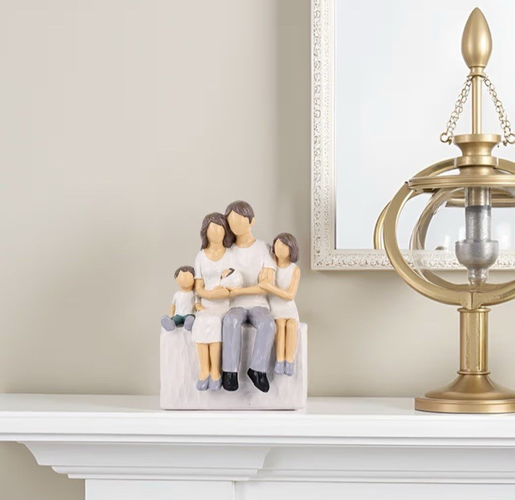 Family Figurine, Mom, Dad Son, Daughter & New Baby. – Family of 5