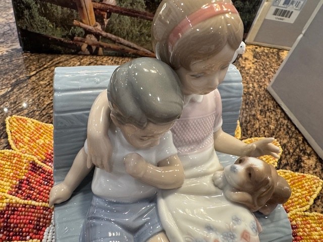 Lladro 6446 Surrounded By Love Mint in Box!!!