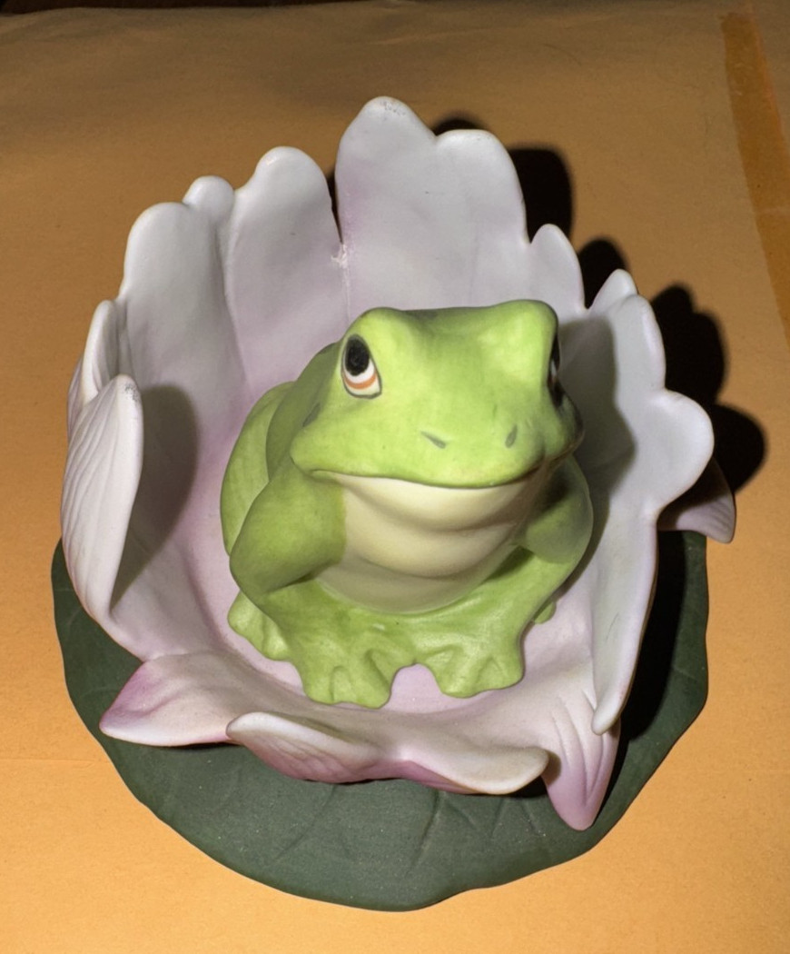 “FROG” Woodland Surprises Figurine Franklin Mint Hand-Painted Porcelain 1984