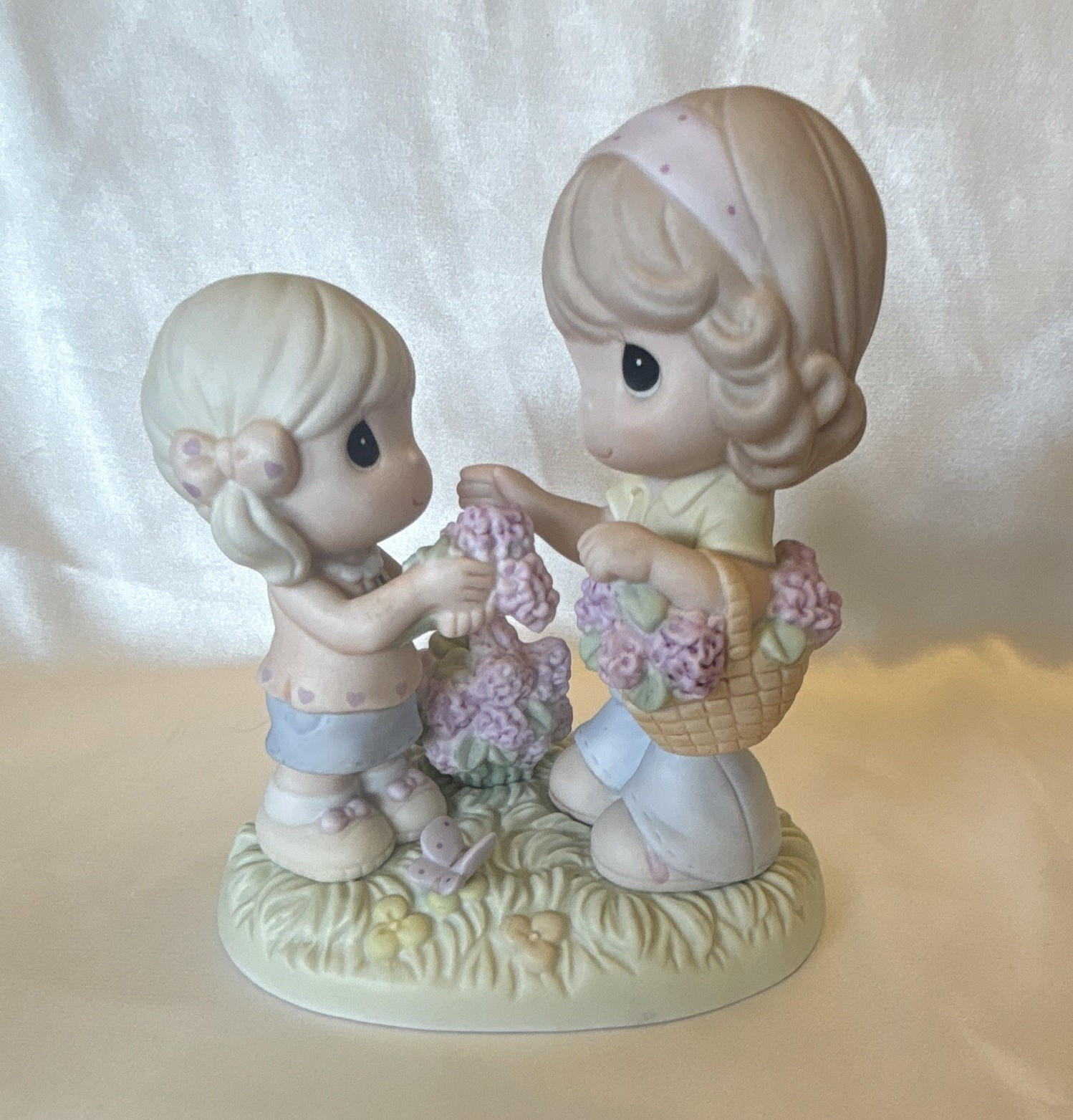 Precious Moments “Mom You Are a Bouquet of Love and Understanding” 2006 Figurine