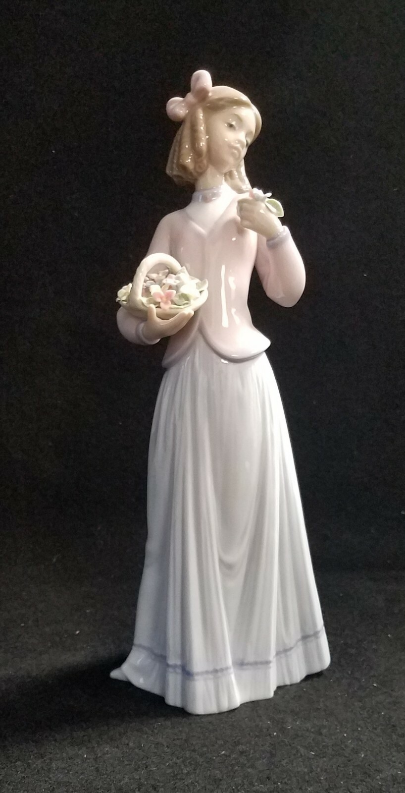 LLADRO Innocence In Bloom Collector Society 7644