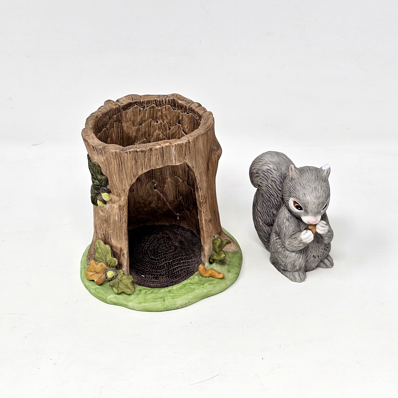 Vtg. 1984 Franklin Mint Woodland Surprises Squirrel in Log Porcelain Figurine