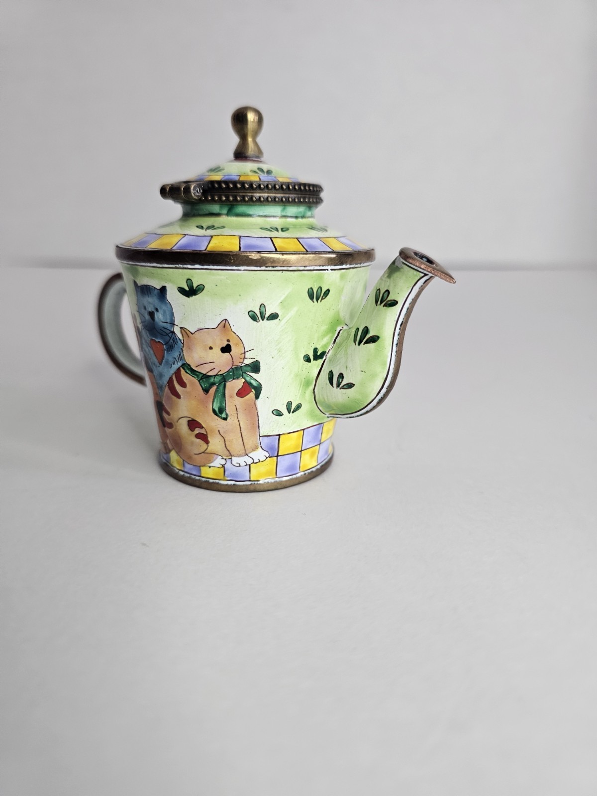 KEVIN CHEN Miniature enamel hand painted Teapot Cats