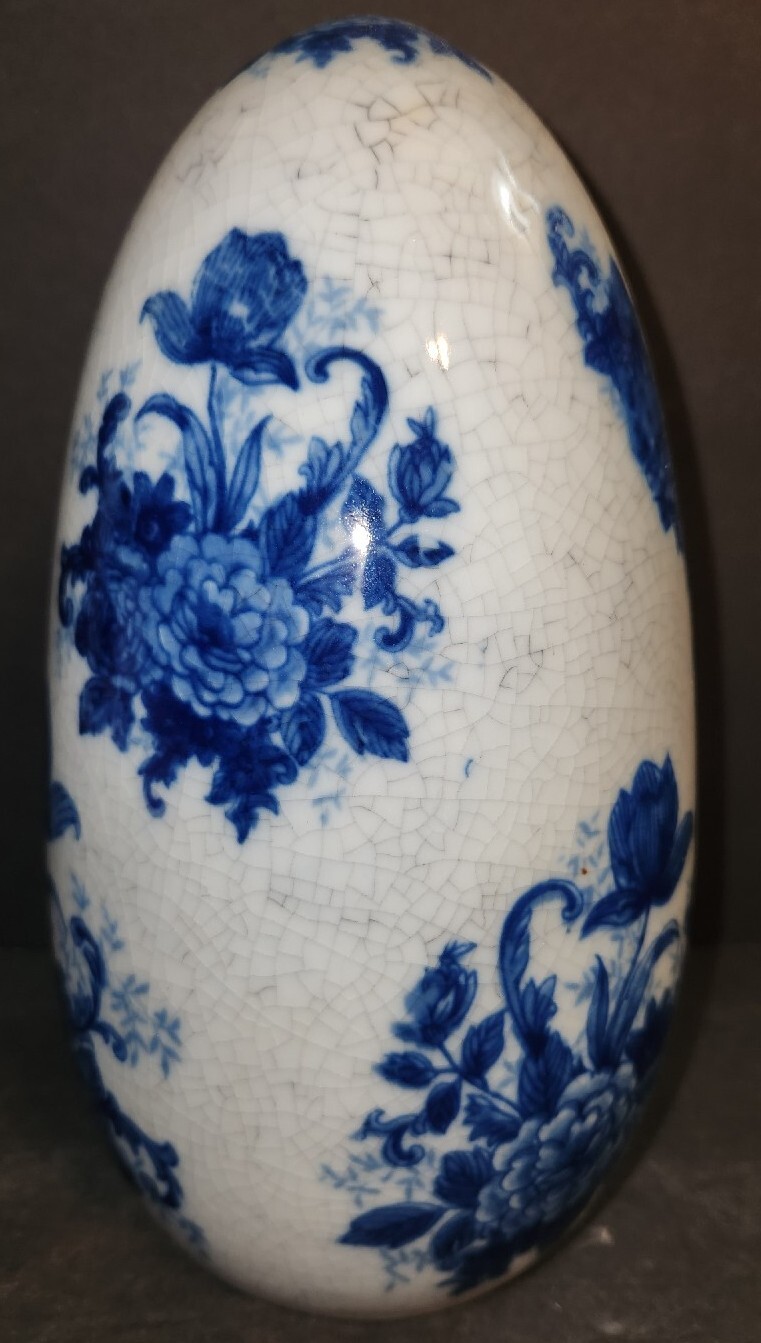 Blue And White Porcelain Egg Shaped Floral Figurine 9.5″ Decorative Table Shelf