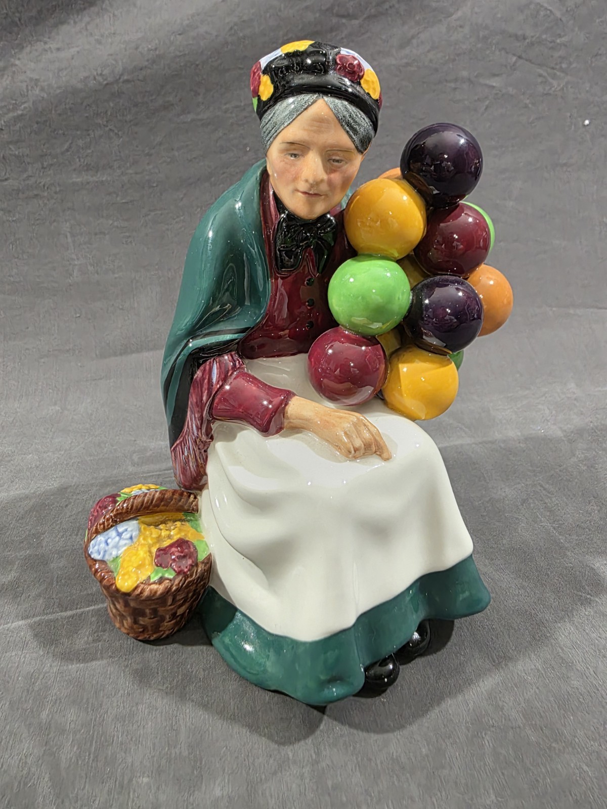 Vintage “The Old Balloon Seller” Royal Doulton HN 1315 – Figurine