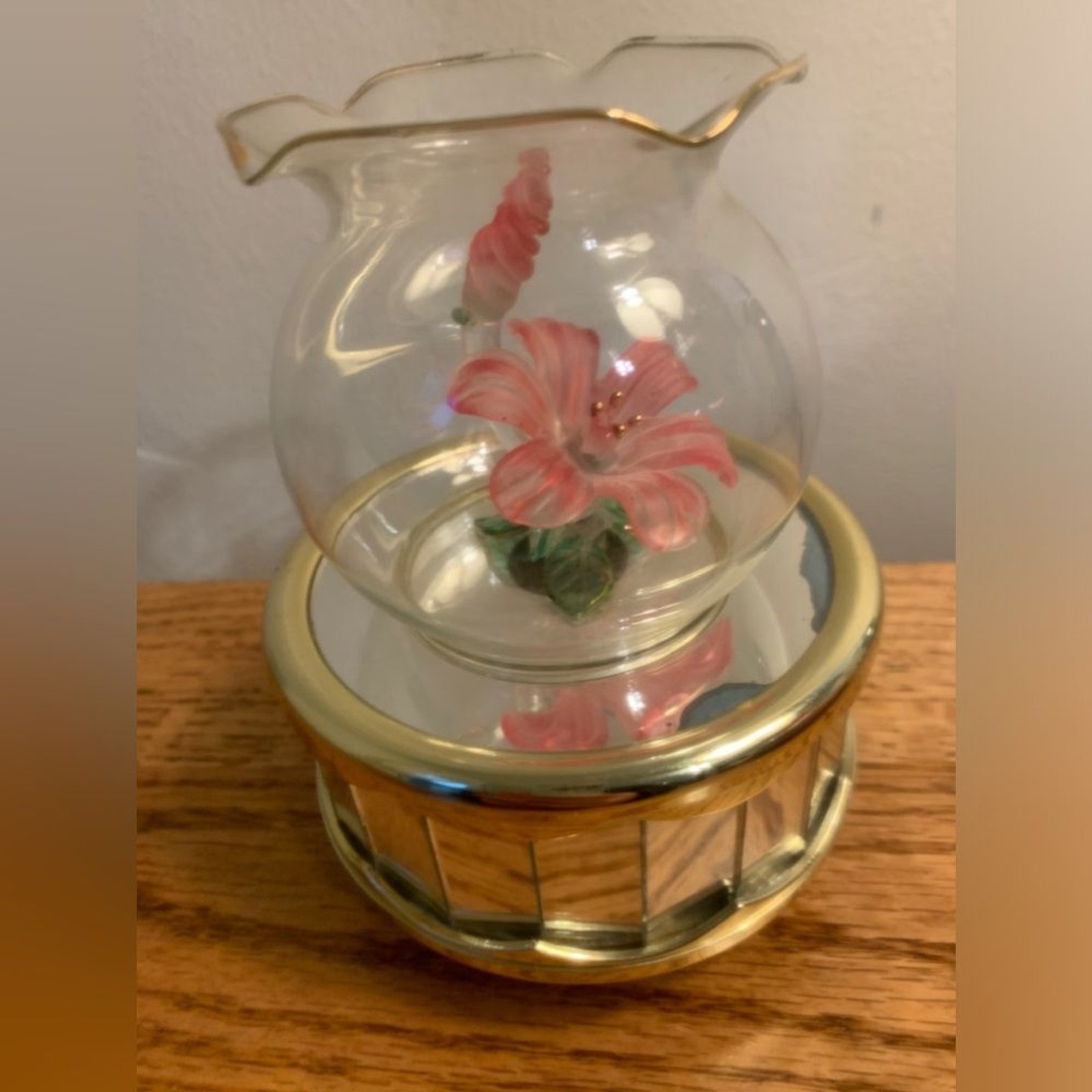 Vtg Hand Sculptured Flower In Glass Gold Rotating Light-Up Mirrored Music Box
