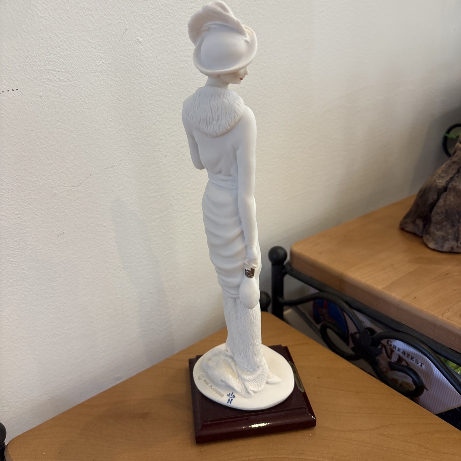 Giuseppe G Armani Flapper Statue Figurine Lady With Handbag 1987 Italy 10.75”H