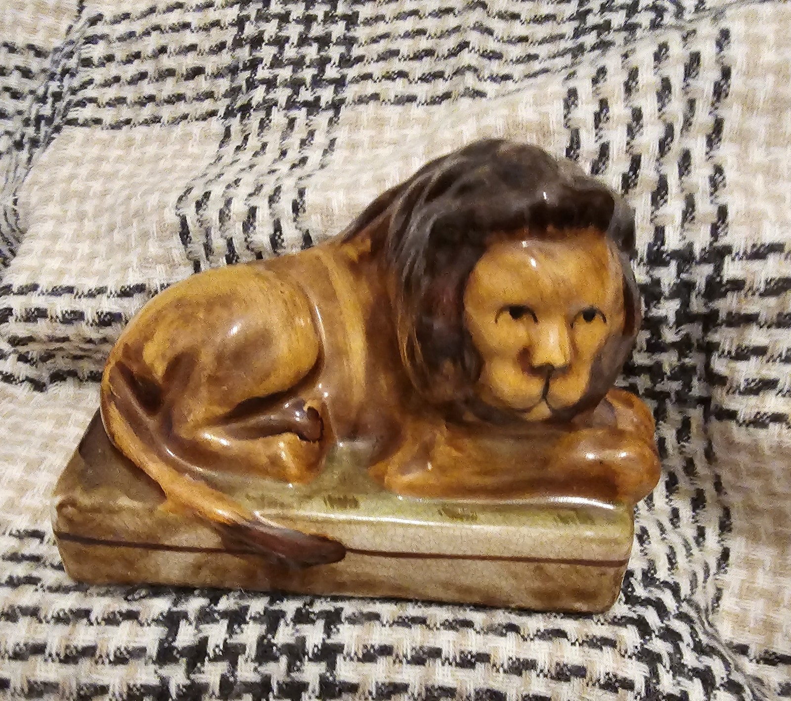 Beautiful Vintage* 5.5 ” English Staffordshire Lion* Glossy*EXCELLENT COND