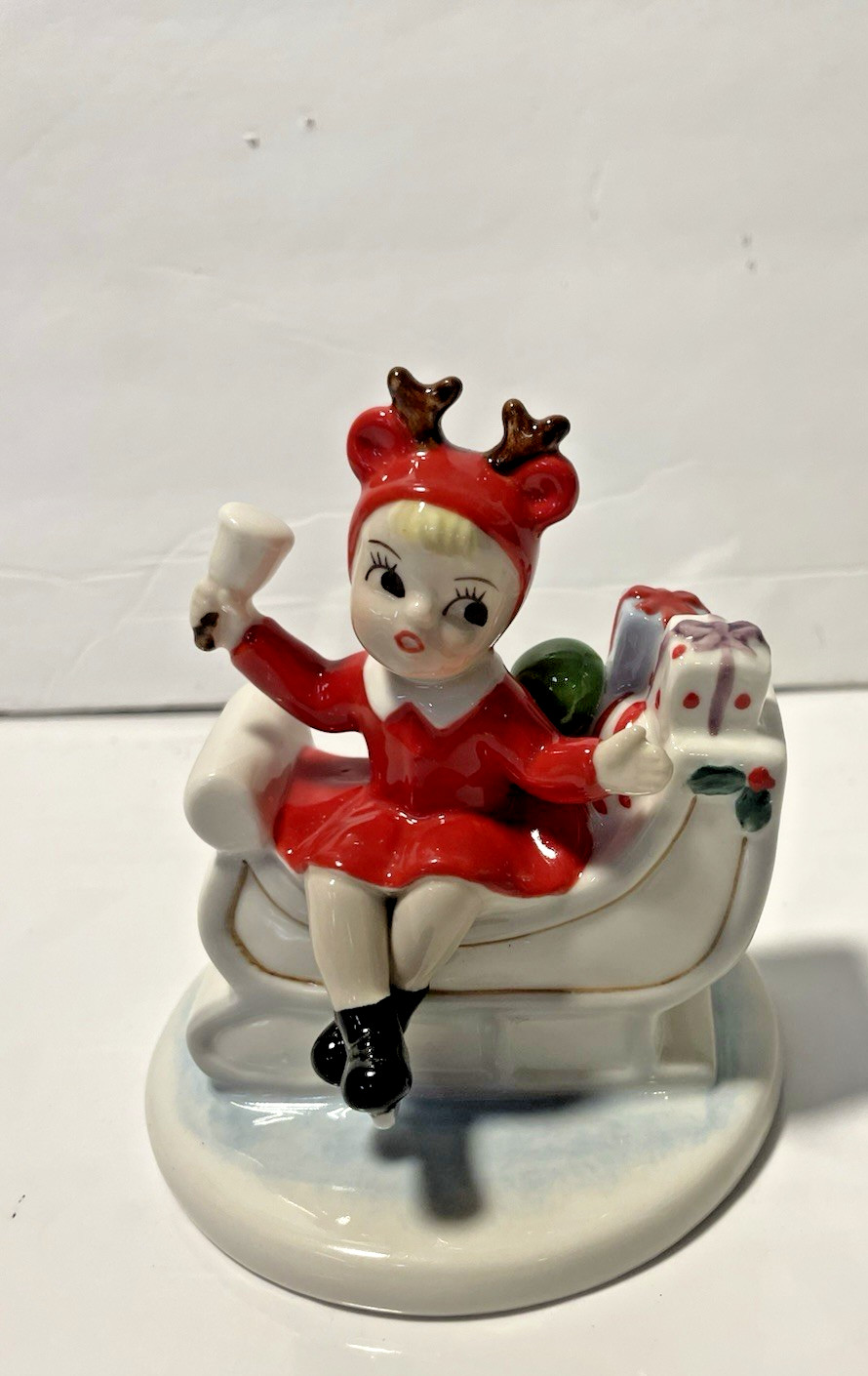 2017 Royal Doulton Ceramic Christmas Reindeer Girl In Sleigh WITH Presents