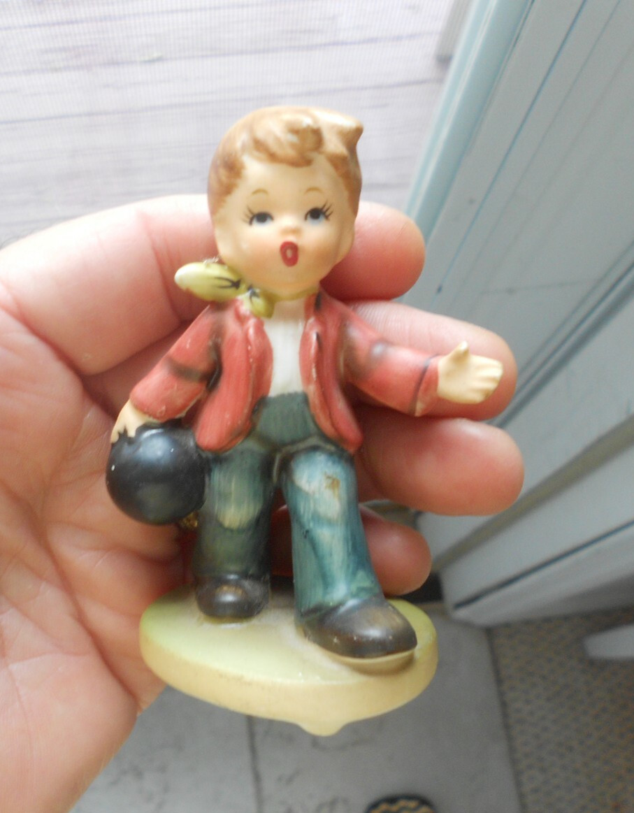 VINTAGE NAPCOWARE BOY WITH BOWLING BALL FIGURINE C7365 VG+ 3 1/2″ TALL