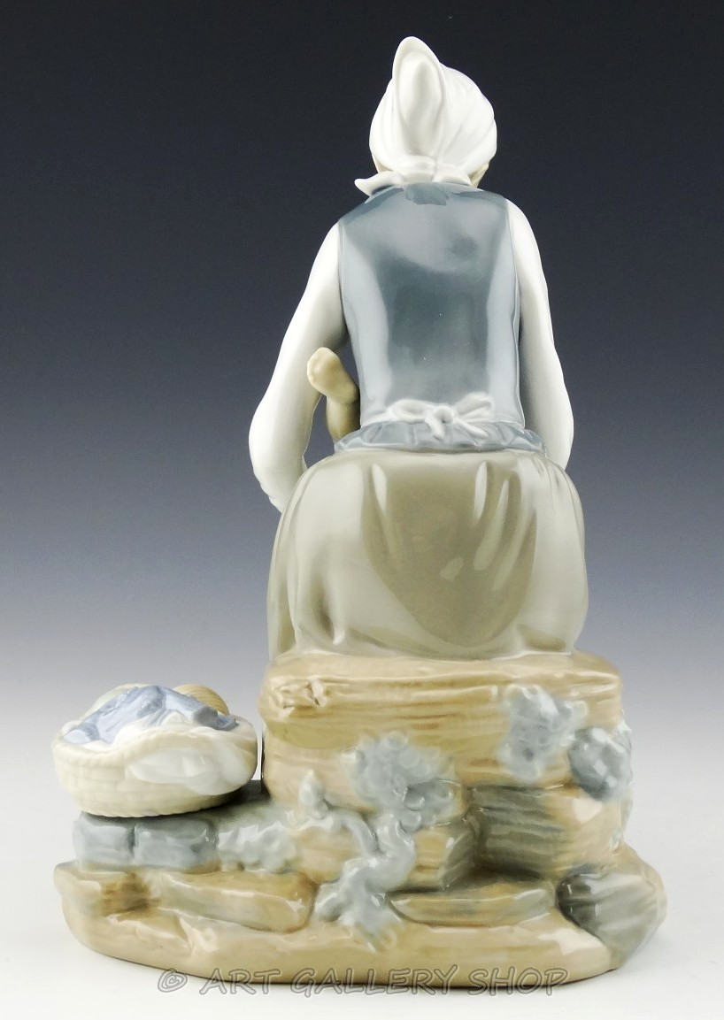 Nao Lladro Large Figurine MOTHER AND CHILD PLAYING WITH BABY BOY Retired Mint