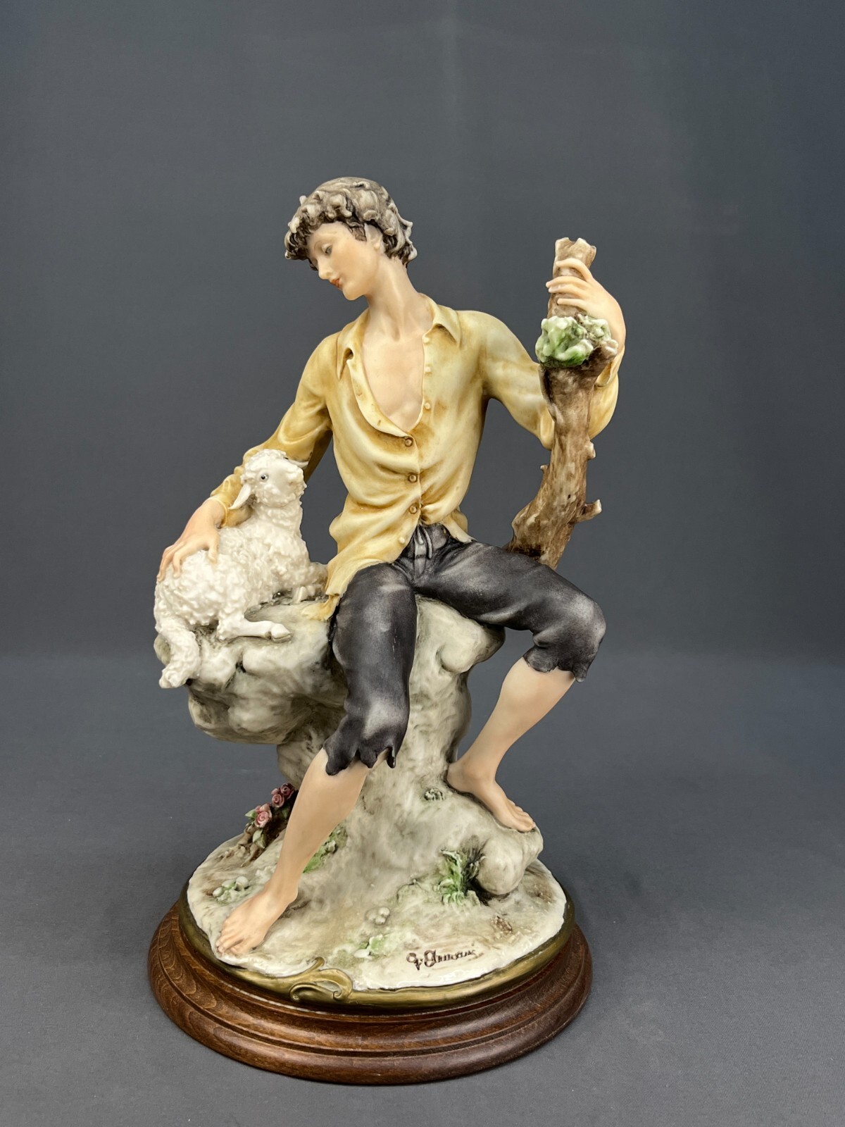 Giuseppe Armani Capodimonte 1982 Shepherd with Sheep 13″ Sculpure: MINT