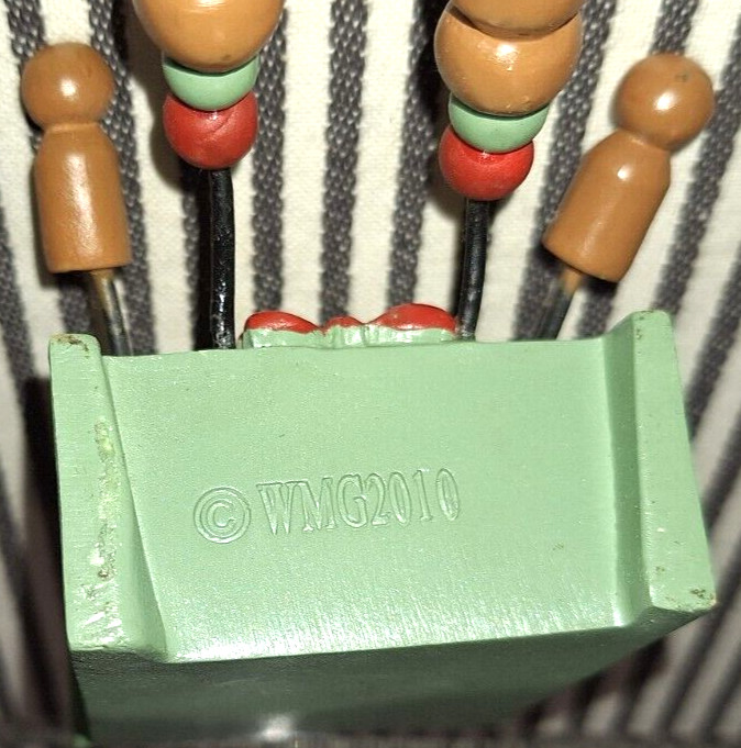 VTG LAUNDRY WMG ANTHROPOMORPHIC JADITE GREEN WASH BOARD SHELF SITTER – 2010