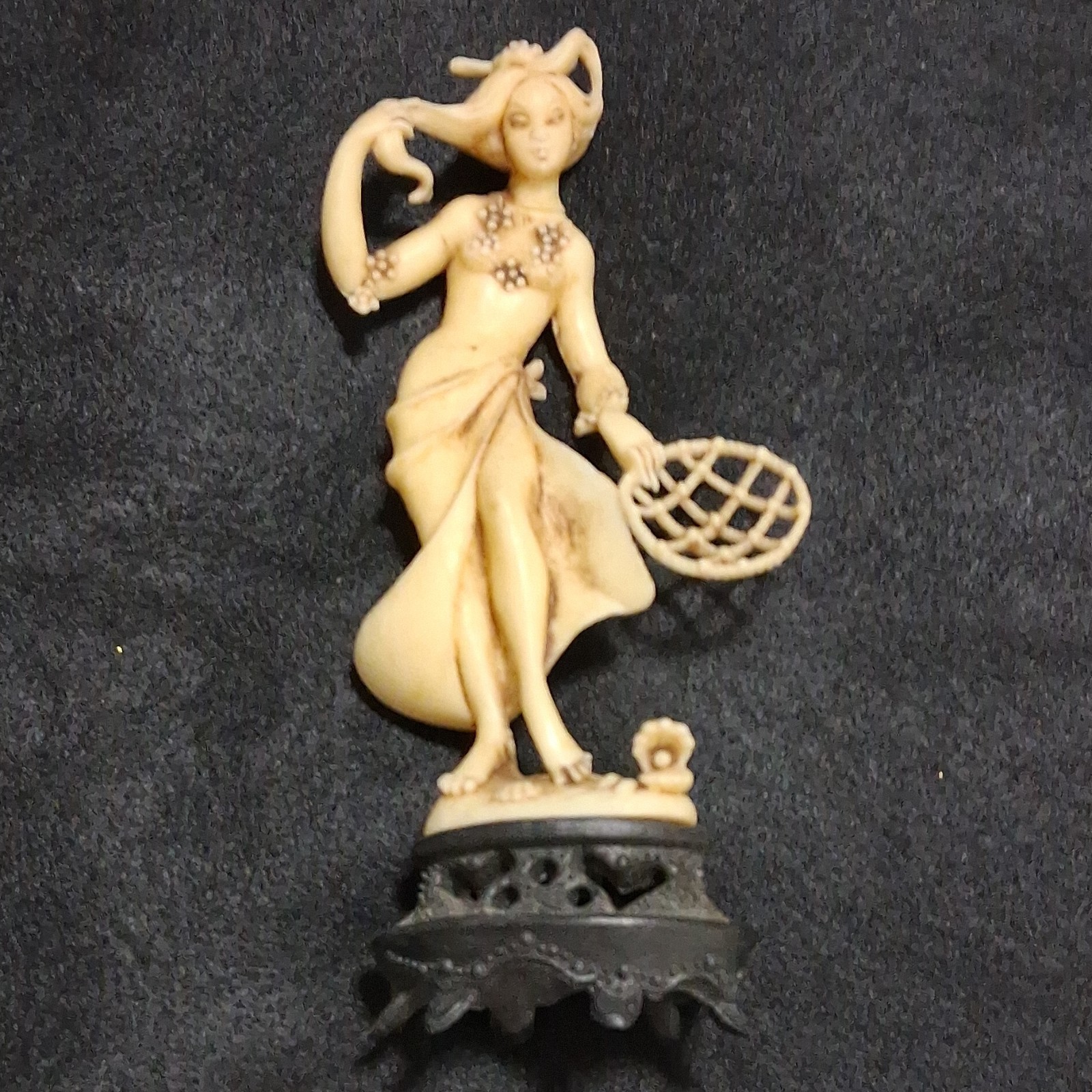 Asian-Inspired Woman Figurine Beige Resin on Black Base 6in Italy Depose