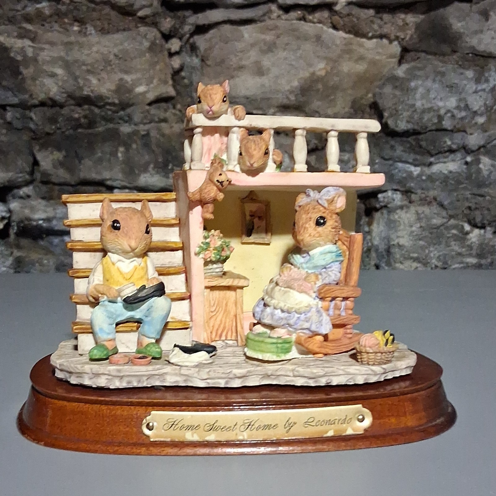 Leonardo Little Nook Village Home Sweet Home Mouse Resin Figurine 1989