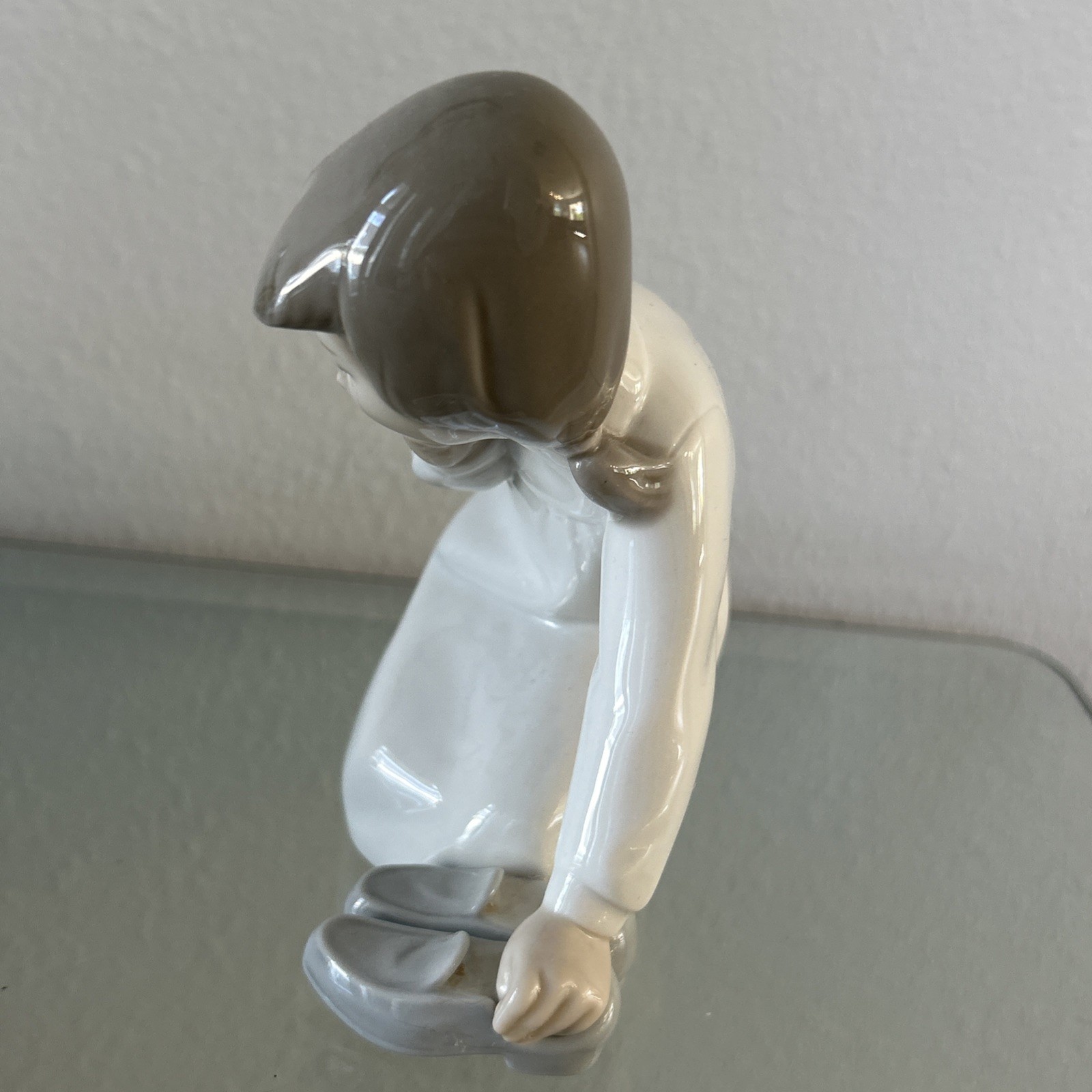 Vintage LLADRO LITTLE GIRL WITH SLIPPERS 5.5 inches Tall Hand Made In Spain