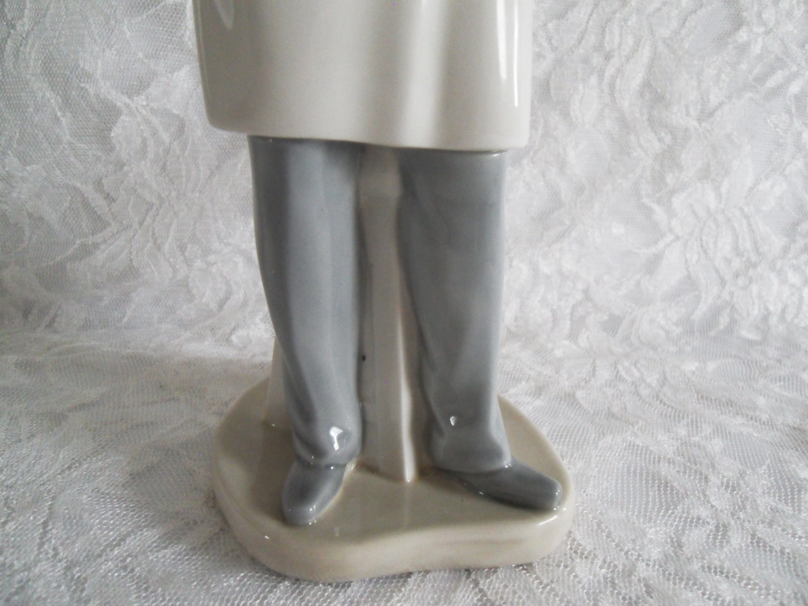 NAO PORCELAIN FIGURINE BY LLADRO 1979 “MALE DOCTOR”
