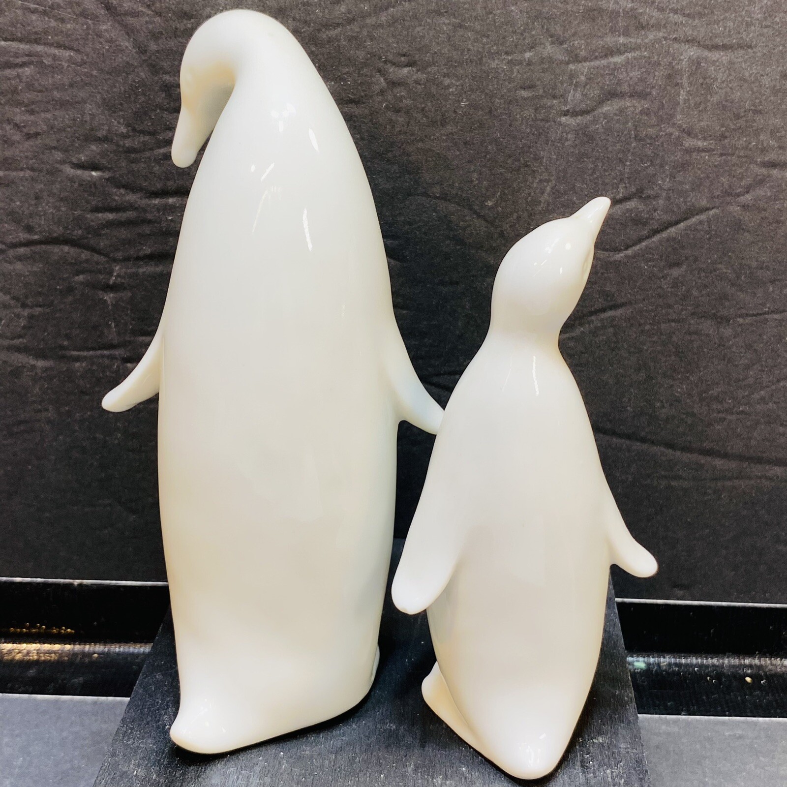 Crowning Touch Penguin Pair White Figurines Japan Porcelain Parent And Child Vtg
