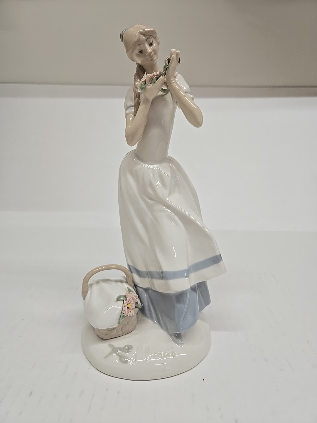 1983 Cecilia The Carnation Maiden Fine Porcelain Figurine Fulgencio Garcia Lopez