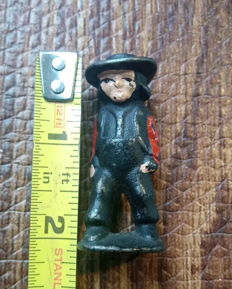 Vtg. 4 1/4″ & 2″ Tall Amish Farmers Cast Iron Metal Figurine Walking