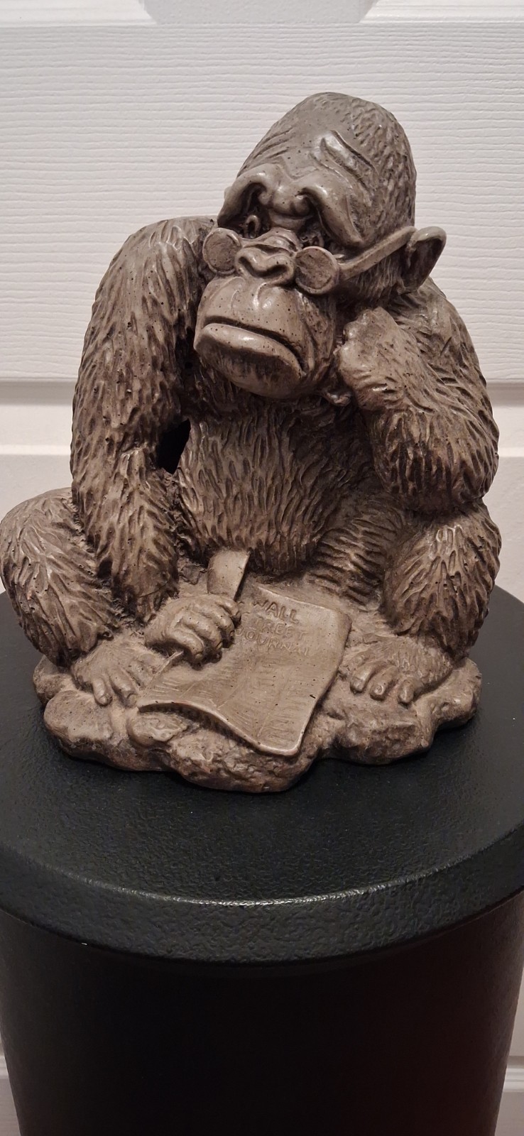 Gorilla Wall Street Journal (Statue, Universal Statuary Corp Chicago, 452, 1968)