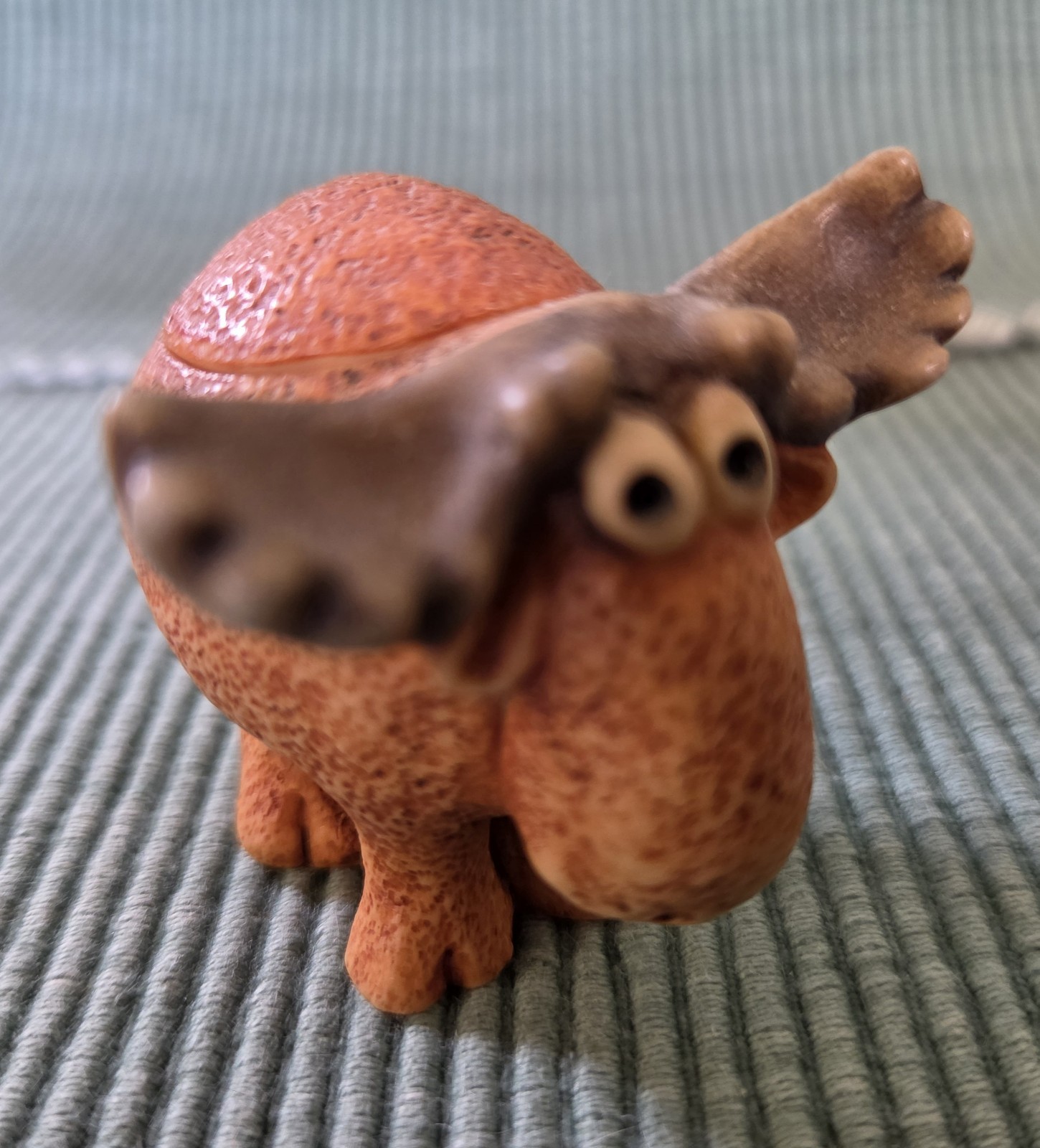 Adorable Kingdom Pot Bellys Hoofy Moose Trinket Box Figurine. 2003