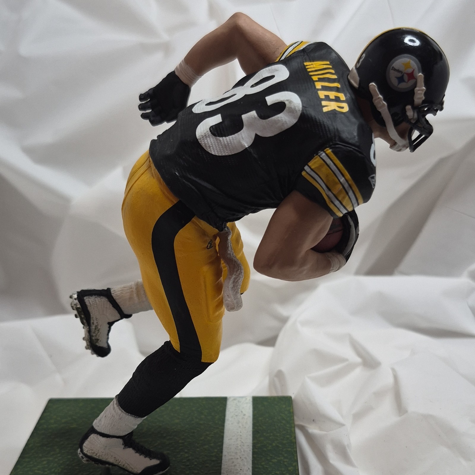 Pittsburgh Steelers Heath Miller #83 Resin Football Figurine w/ Base 3D Effect