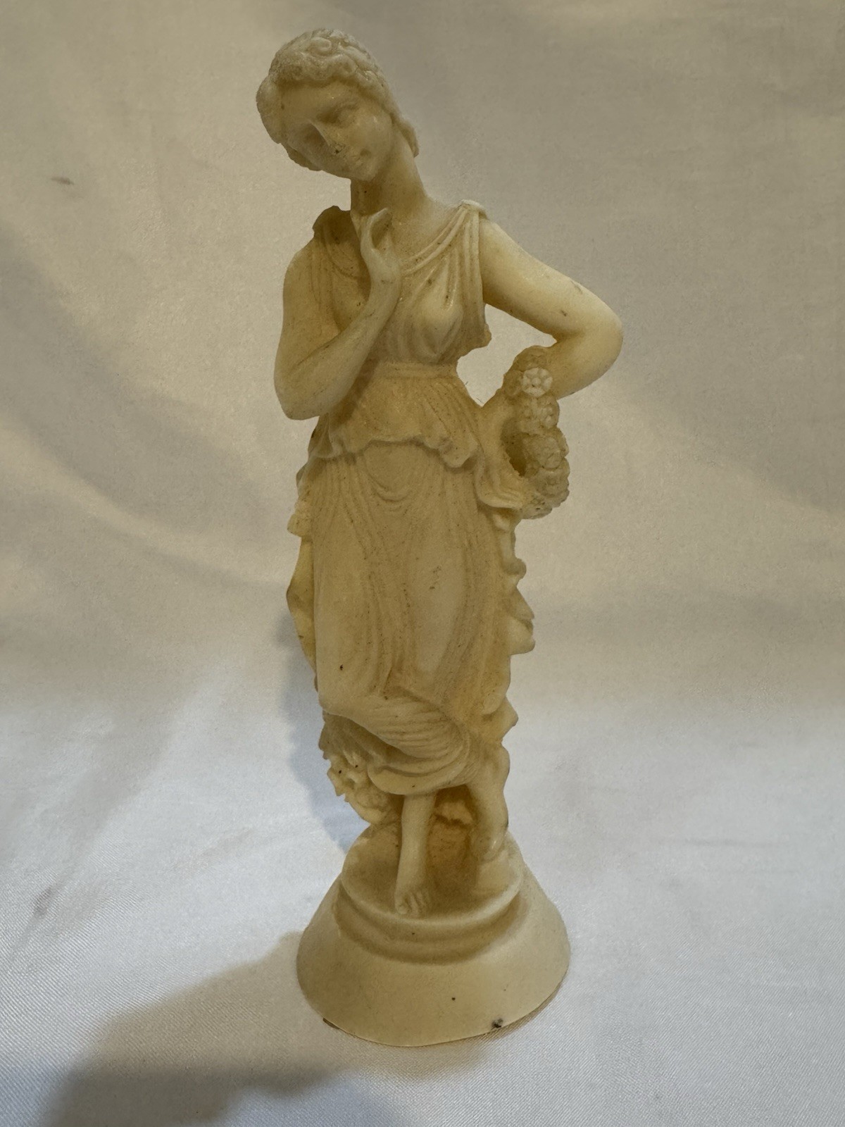 VINTAGE NORLEANS RESIN Woman w/ flowers figurine, made italy Marked