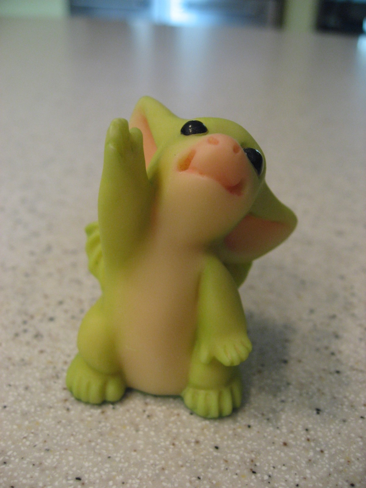 Real Musgrave Whimsical Pocket Dragon Shake Hands Figure 2000
