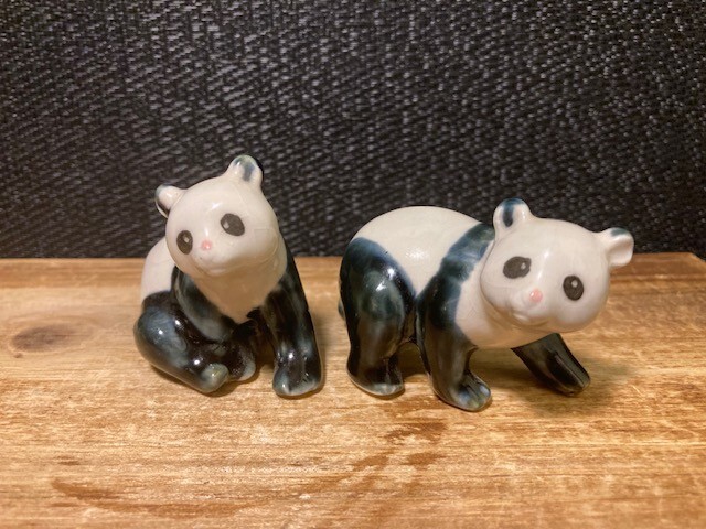 Vintage Pair of Beautiful Hand Painted Panda Miniatures Figurines approx 2.5″