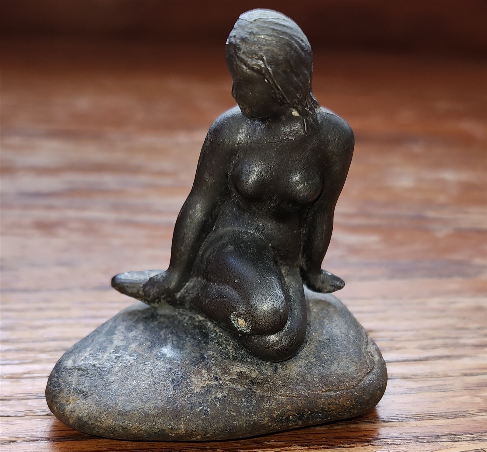 VINTAGE PATINAED METAL MERMAID ON ROCK FIGURINE 2.75″ X 3″