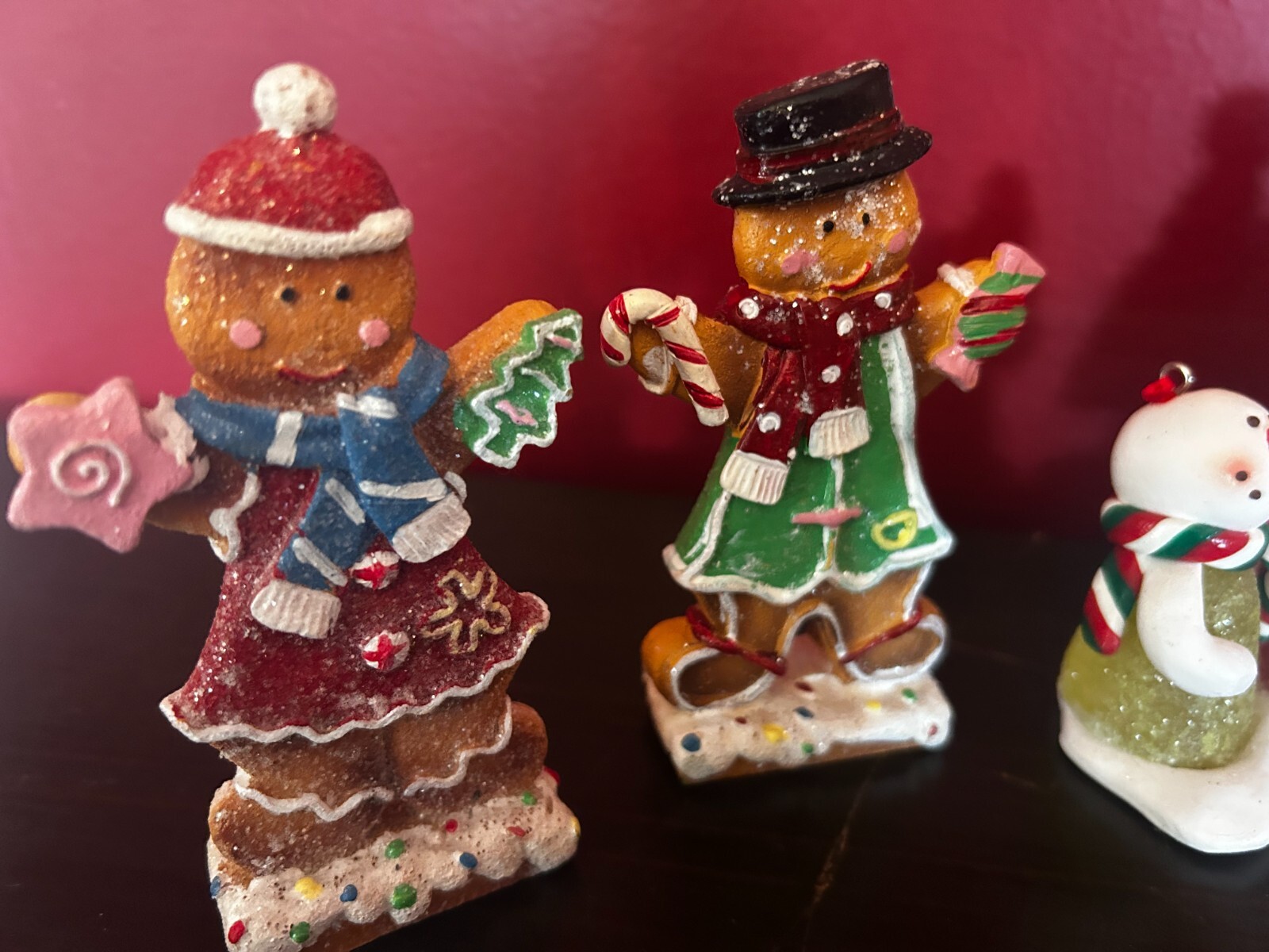6 Piece Set Holiday Figures Inc 2 Snowmen Pairs, 1 Tree & 3 Gingerbread People
