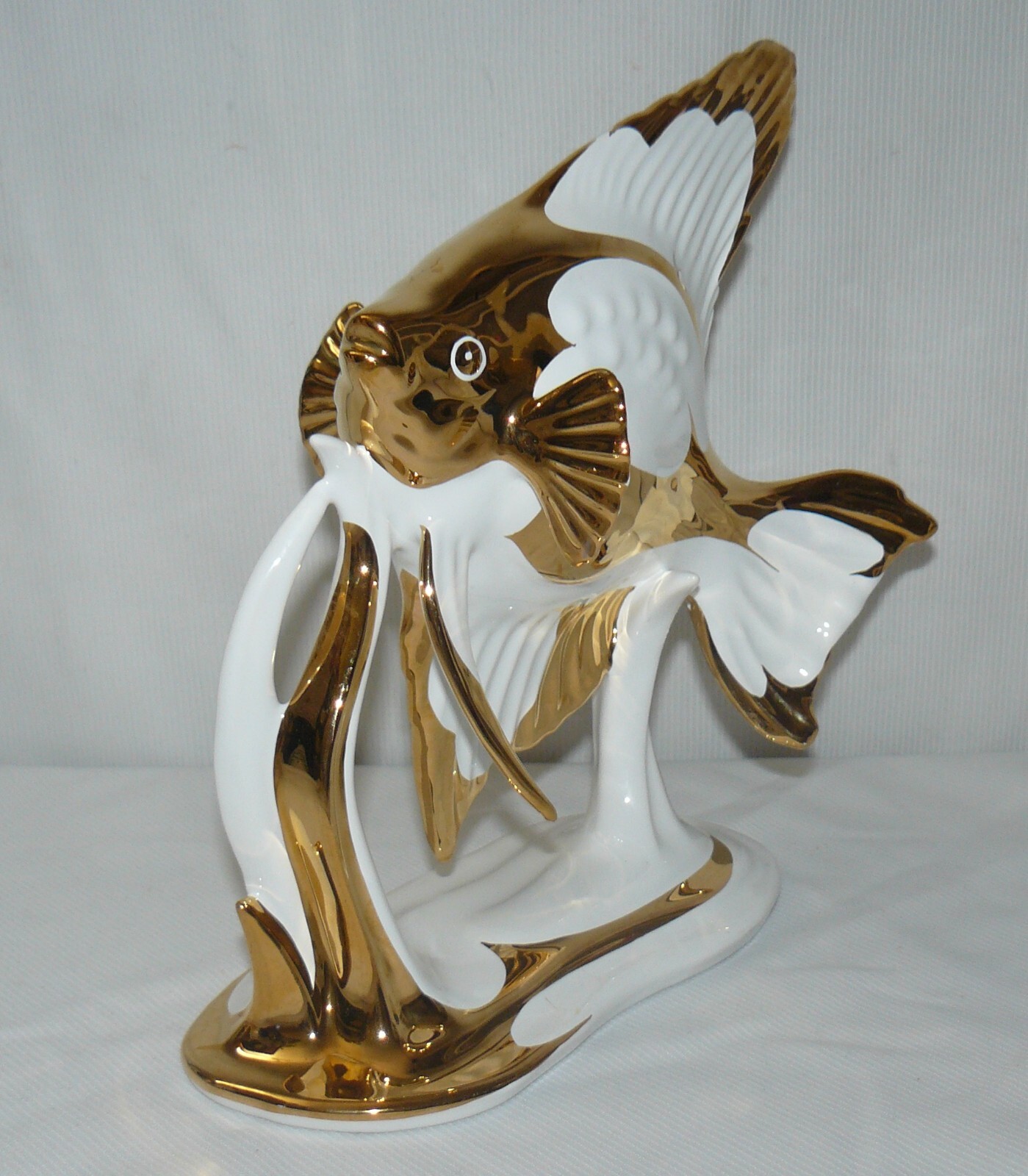 Porcelain Angel Fish Italy Statue 10×9″ W/ Flaw White 24k Gold Trim