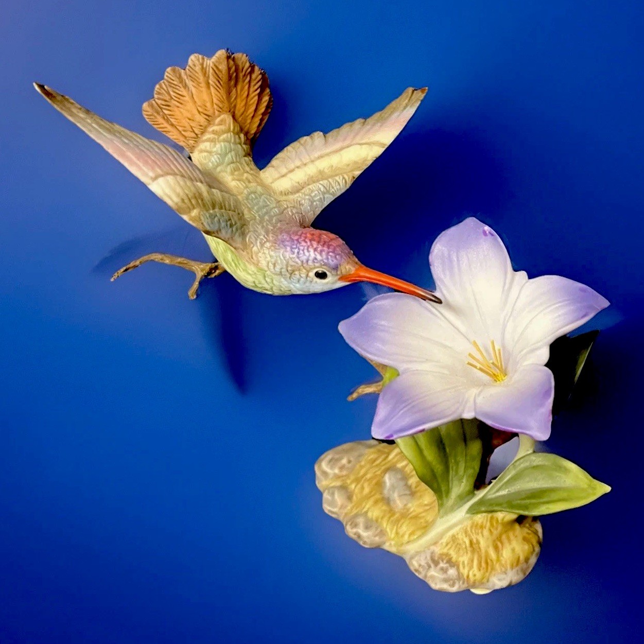 Vintage Maruri Violet-Crowned Hummingbird with Gentian Porcelain Bronze H-8903