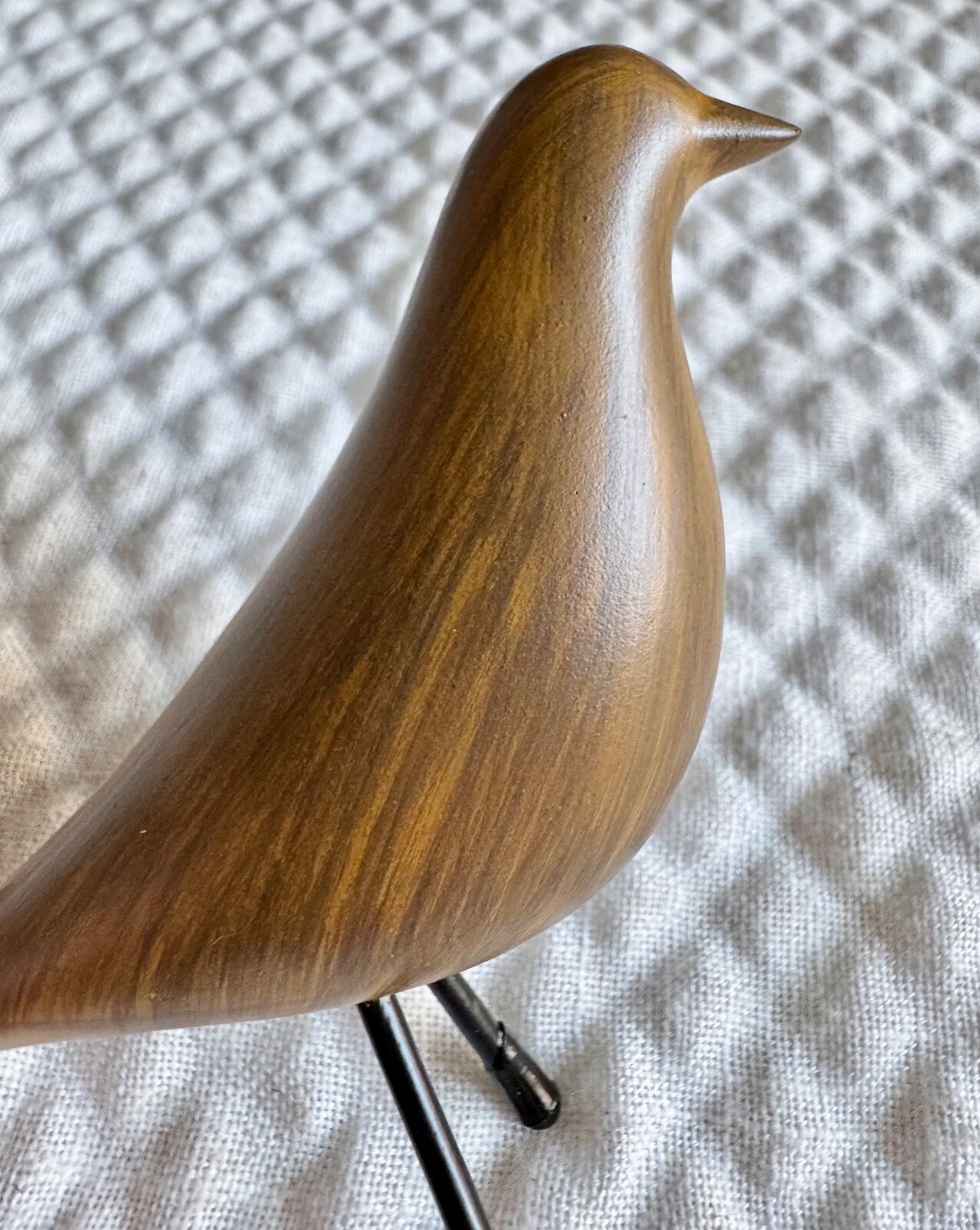 New Mid Century Modern Style Wood-Look Resin Bird w/ Metal Legs Figurine – 5.75”