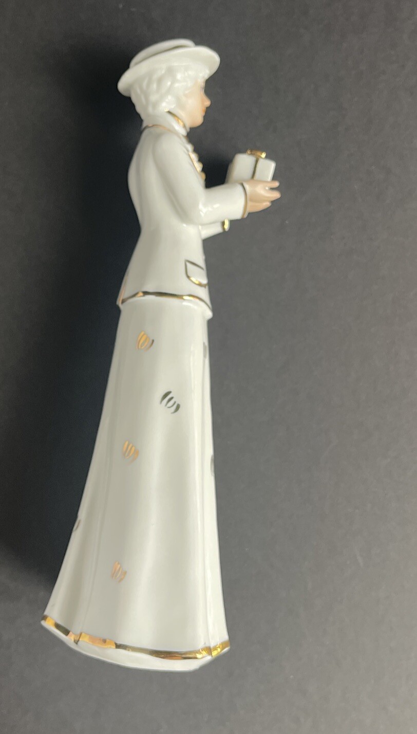 Vtg Piero Elegant Lady w/ Present – Gold Trimmed Porcelain Figurine *SEE PHOTOS*