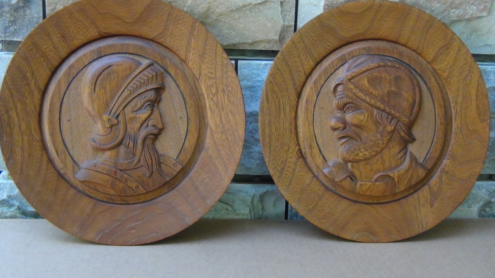 PAIR ANTIQUE GERMAN WOOD CARVED ROUND PLAQUES WITH SOLDIERS PORTRAITS