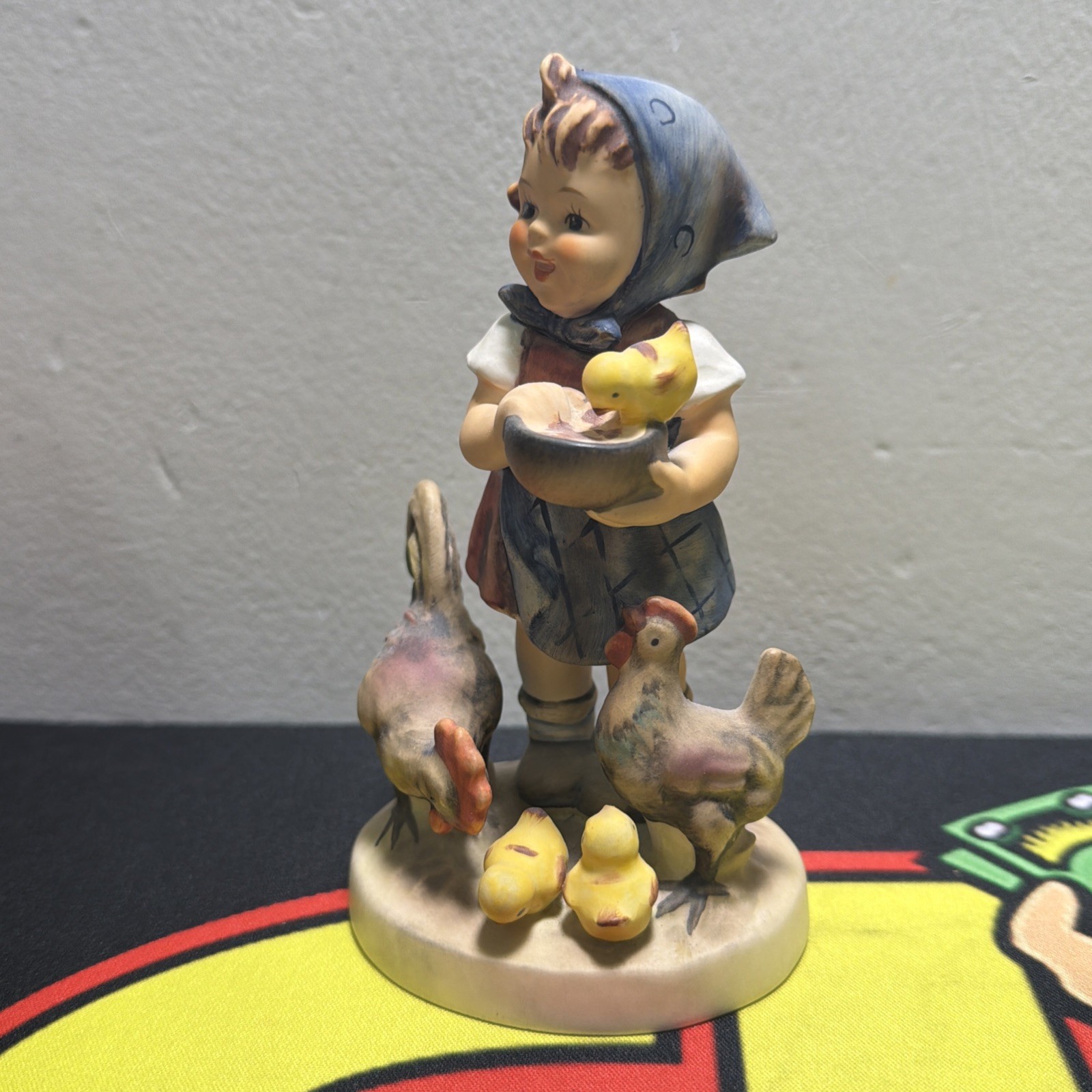 Goebel Hummel #199 “FEEDING TIME” Figurine TMK4 Girl w/ Hens 5.5″ Tall