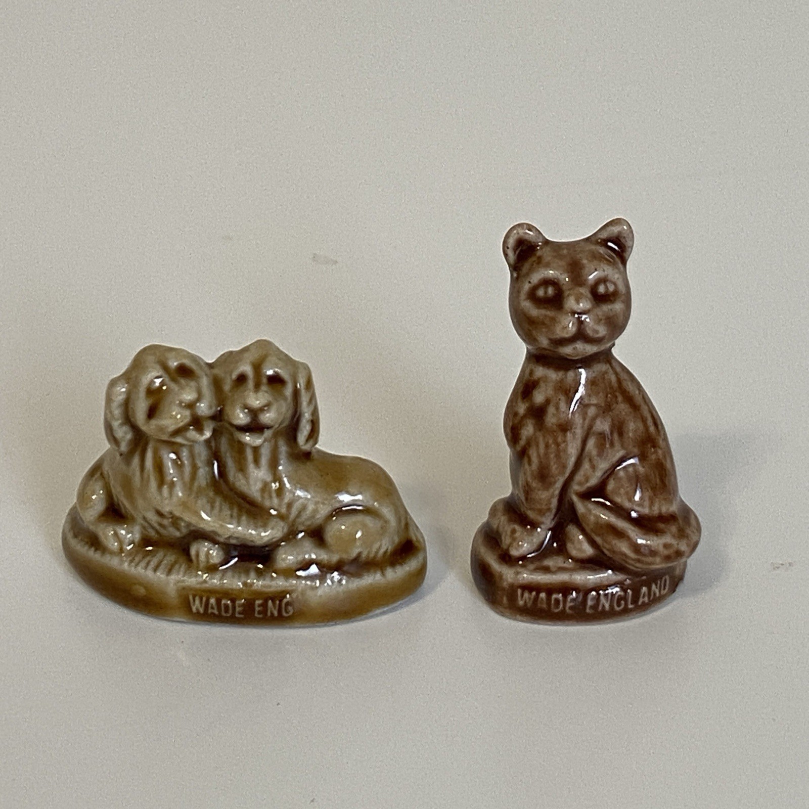 Wade Whimsies Pet Shop Series Figurines Brown Puppies & Cat Red Rose Tea England